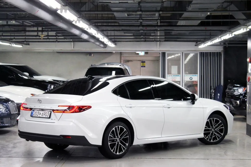 Toyota Camry — фото 9