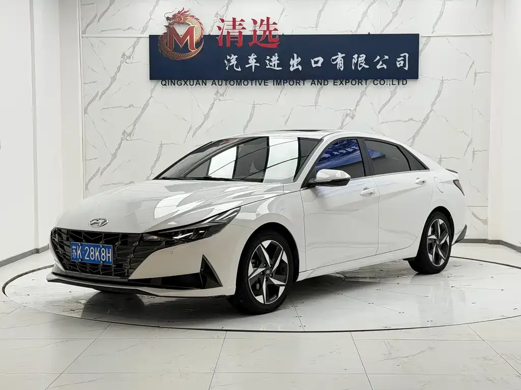Hyundai Elantra — фото 1