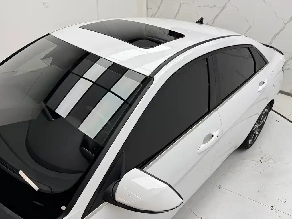 Hyundai Elantra — фото 2
