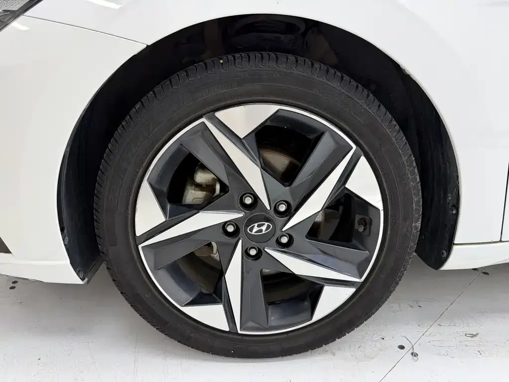 Hyundai Elantra — фото 8