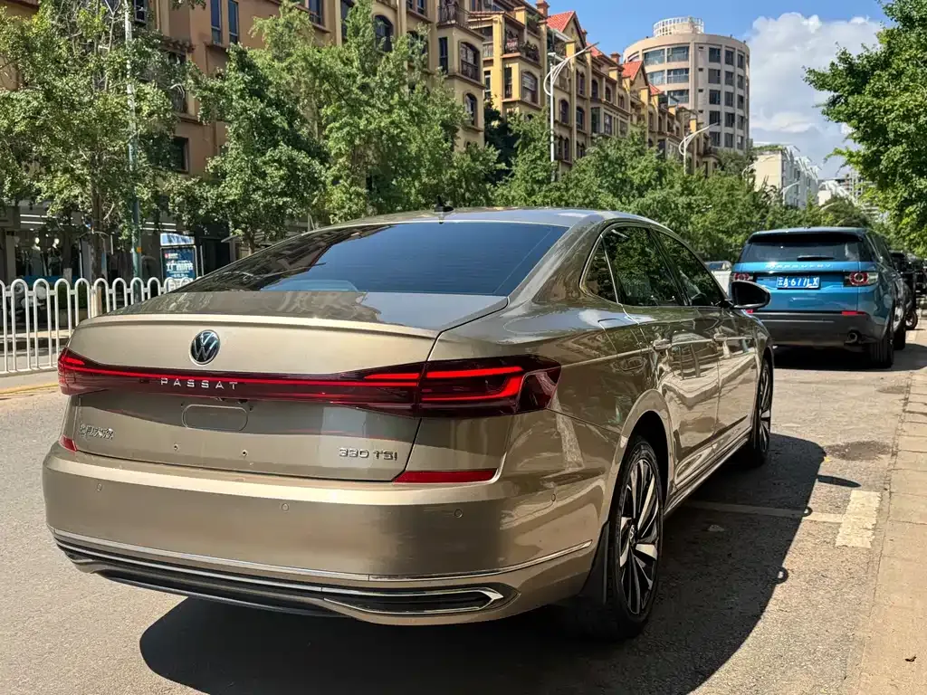 Volkswagen Passat — фото 7