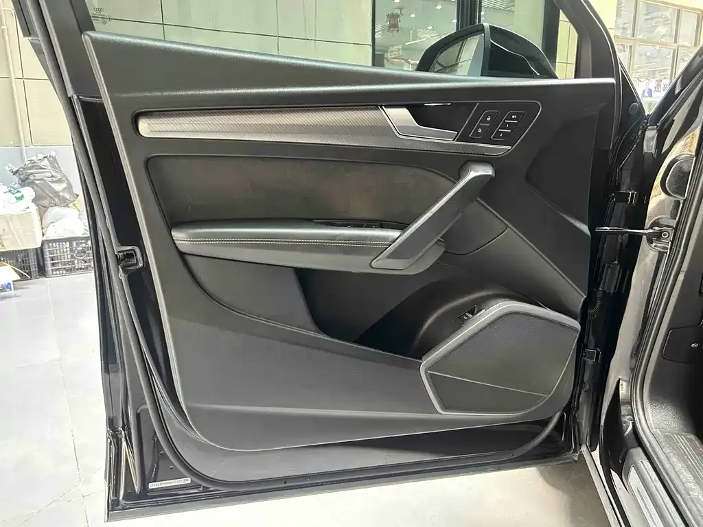 Audi Q5L Sportback — фото 7