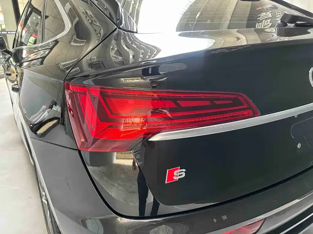 Audi Q5L Sportback — фото 4