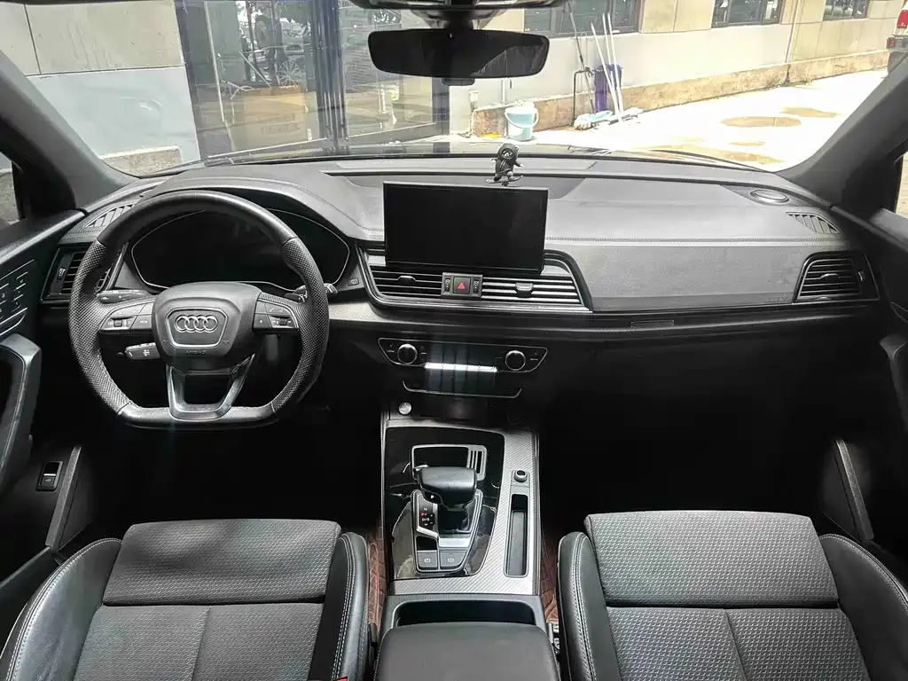 Audi Q5L Sportback — фото 3