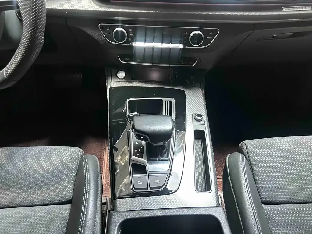 Audi Q5L Sportback — фото 8