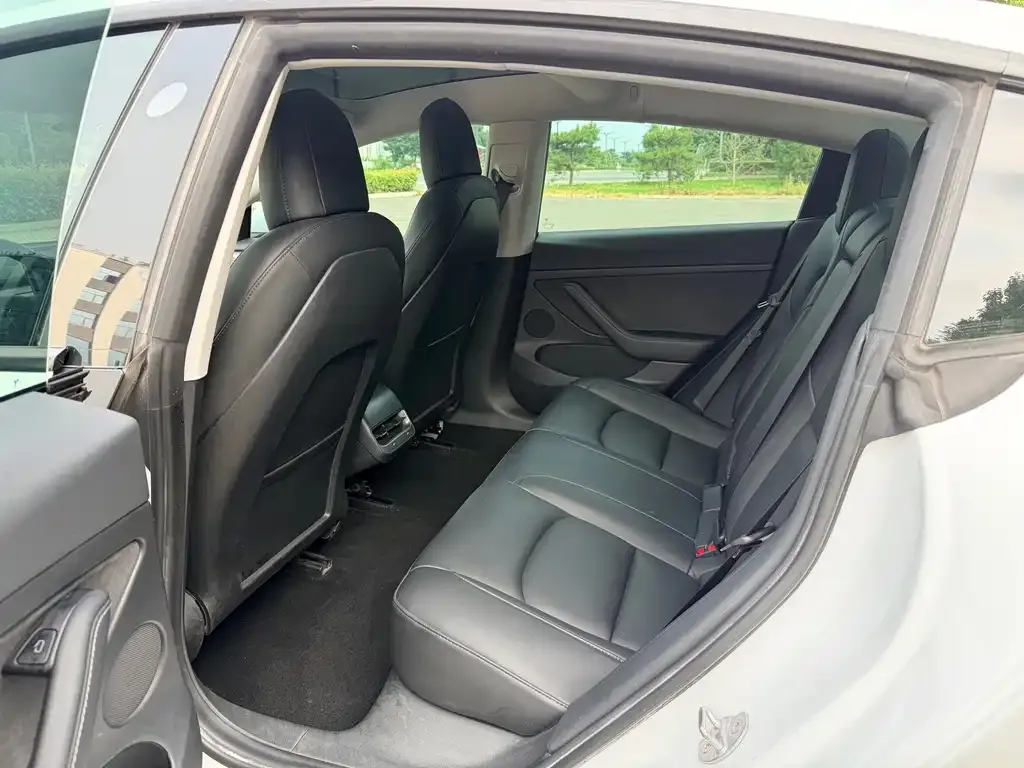 Tesla Model 3 — фото 3