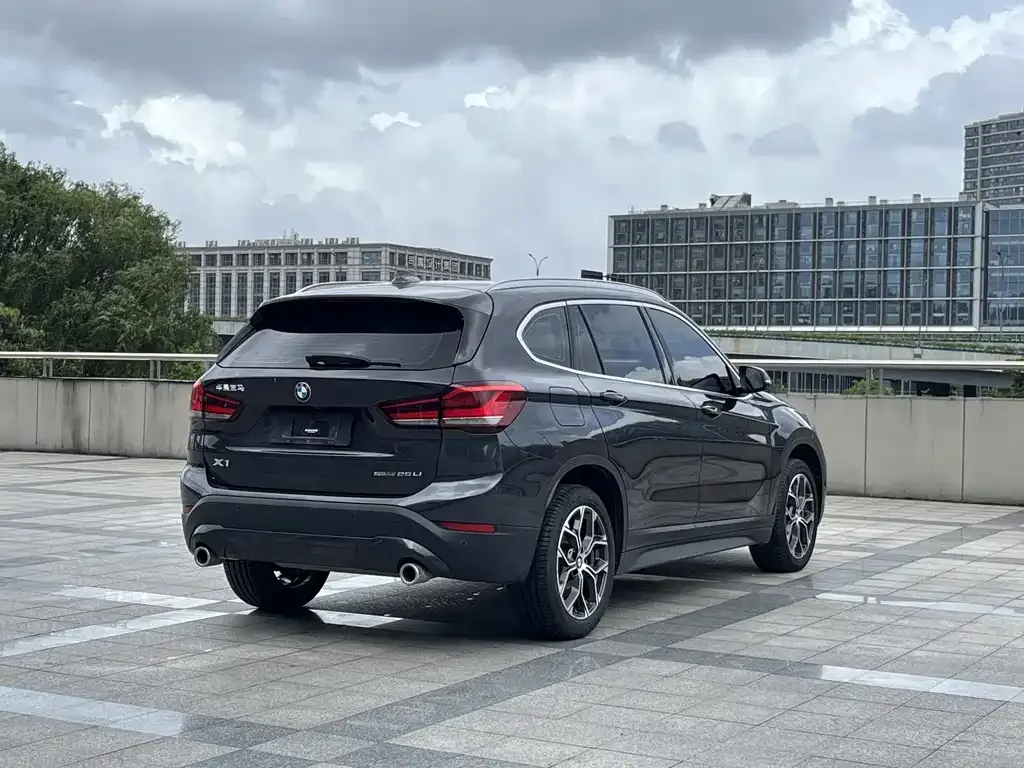 BMW X1 — фото 9