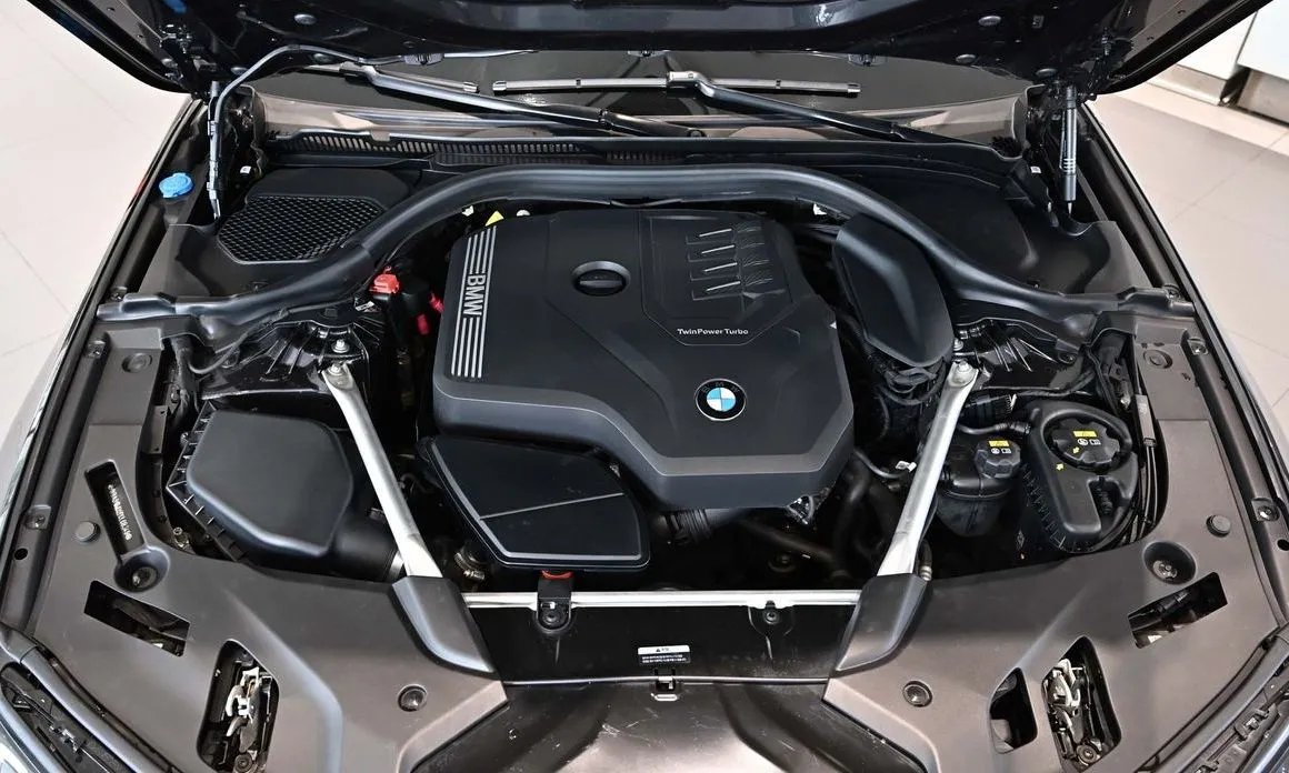 BMW 5-Series 2023 из KR, фото 2