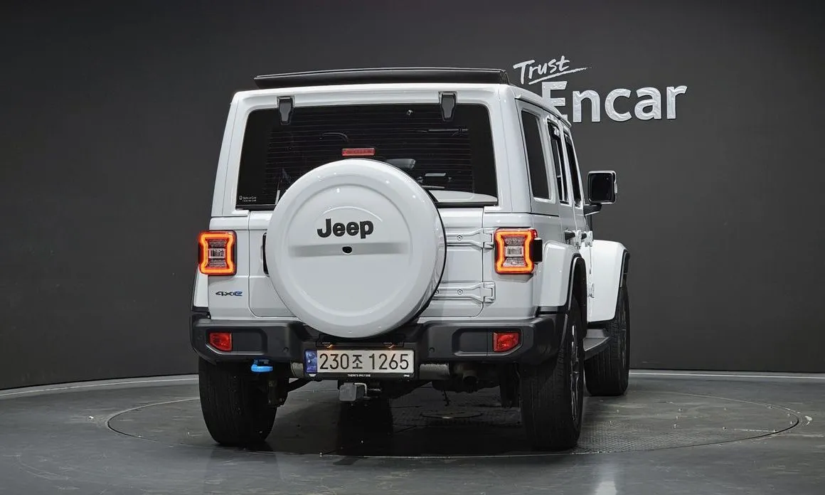 Jeep Wrangler — фото 9