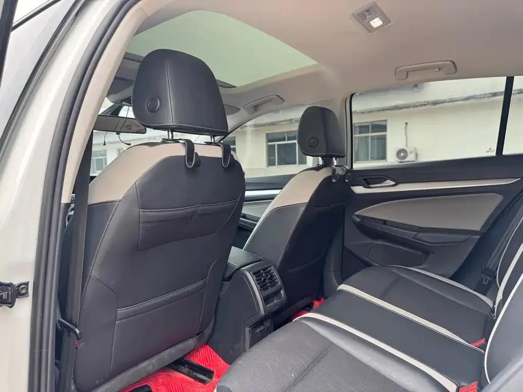 Volkswagen Golf 2022 из CN, фото 3