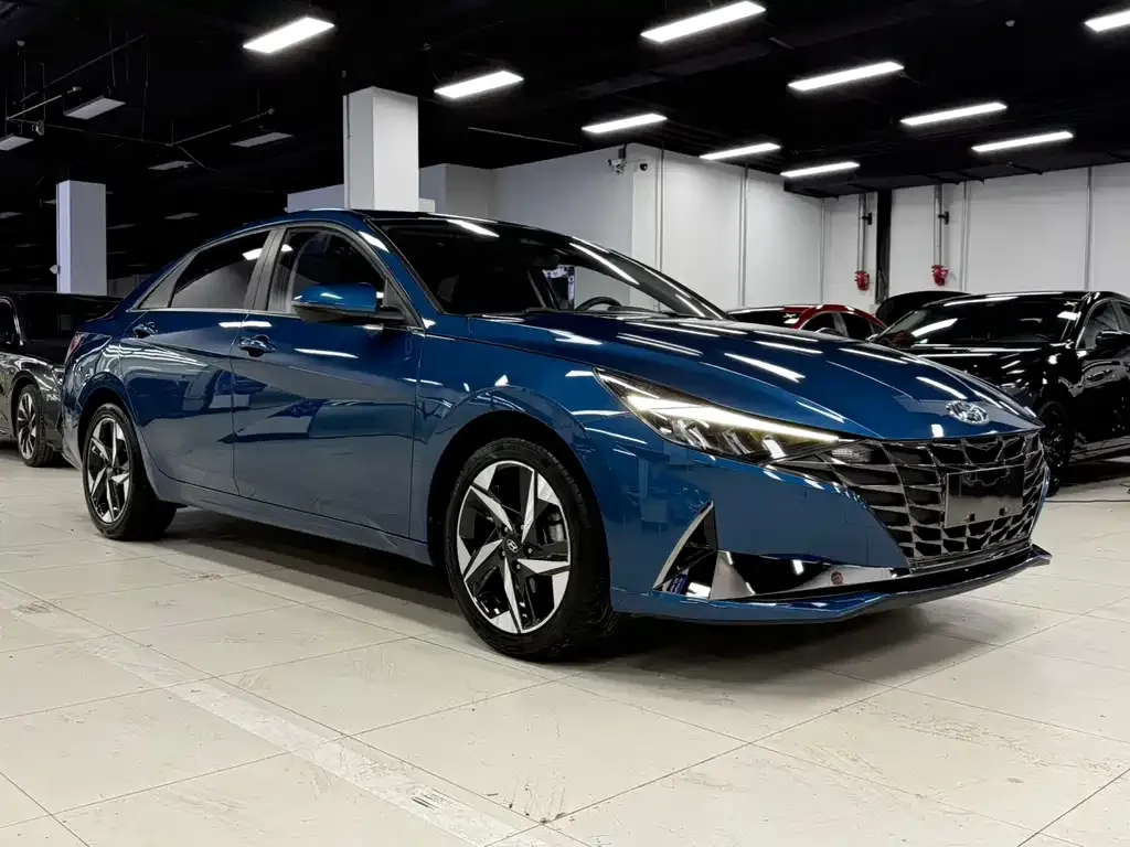 Hyundai Elantra — фото 2