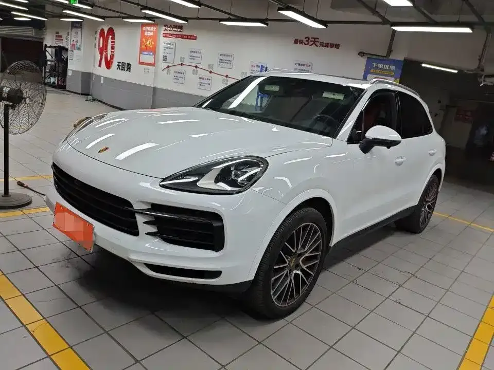 Porsche Cayenne — фото 1