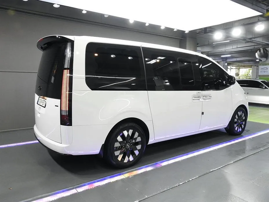Hyundai Staria — фото 2