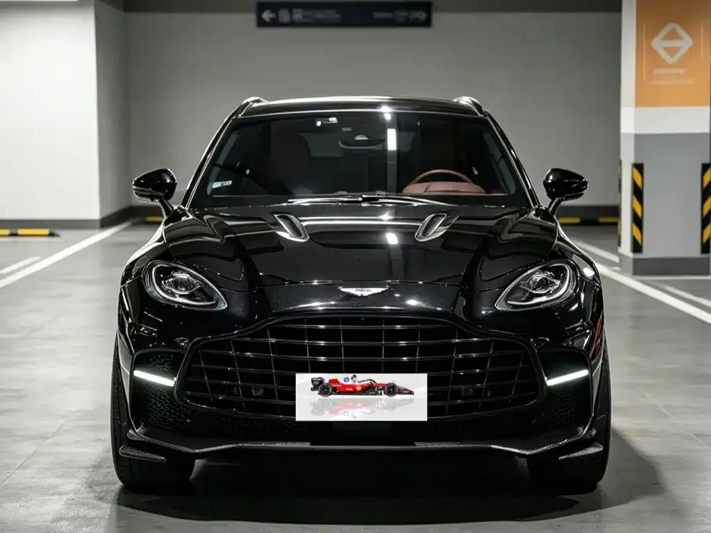 Aston Martin DBX — фото 1
