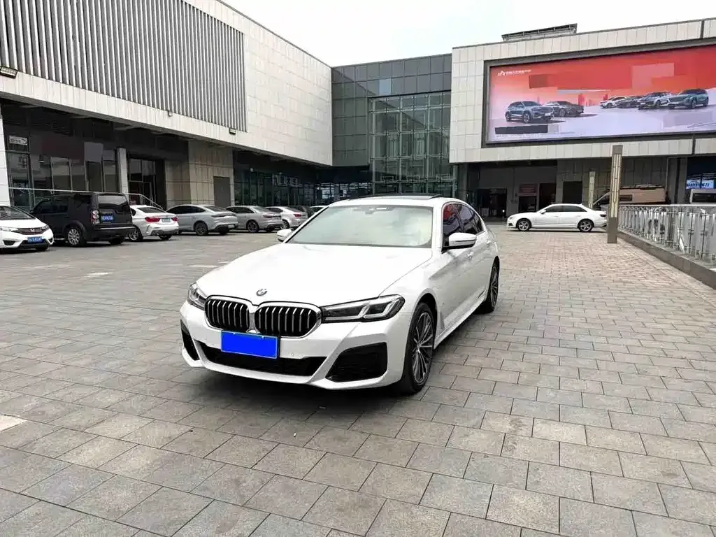 BMW 5 Series — фото 1