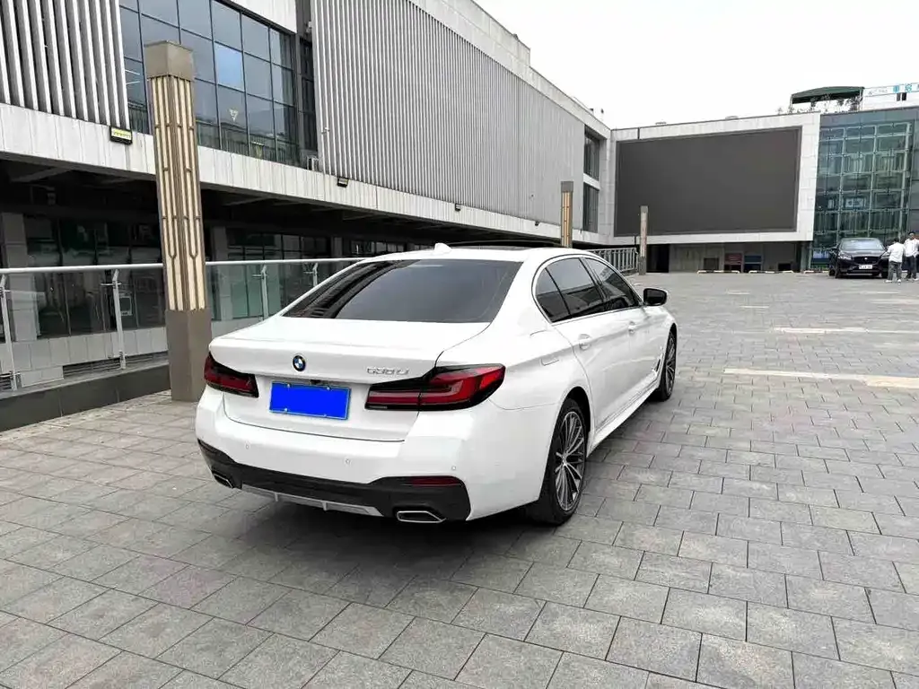 BMW 5 Series — фото 2