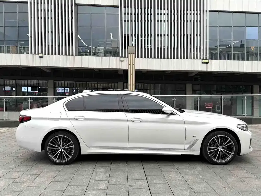 BMW 5 Series — фото 9