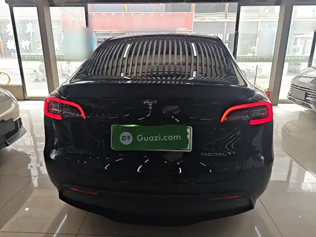 Tesla Model Y — фото 8
