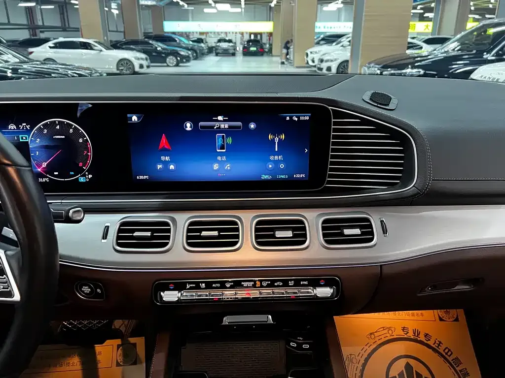Mercedes-Benz GLS — фото 6