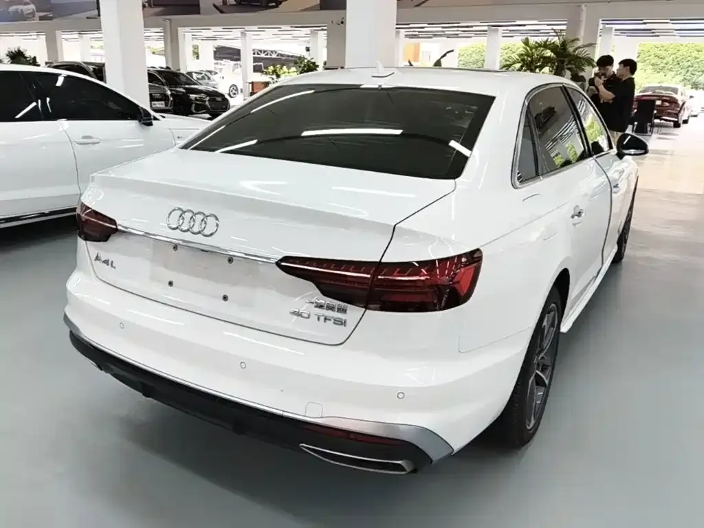 Audi A4L — фото 5