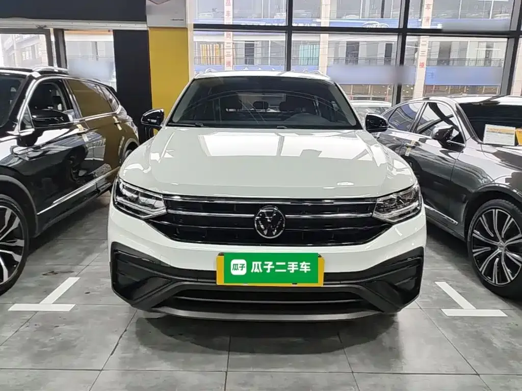 Volkswagen Tiguan L — фото 4