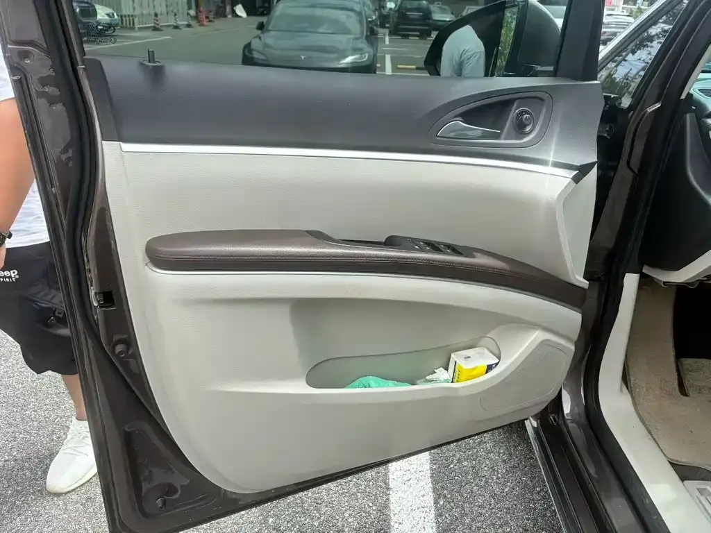 Buick GL8 2024 из CN, фото 3