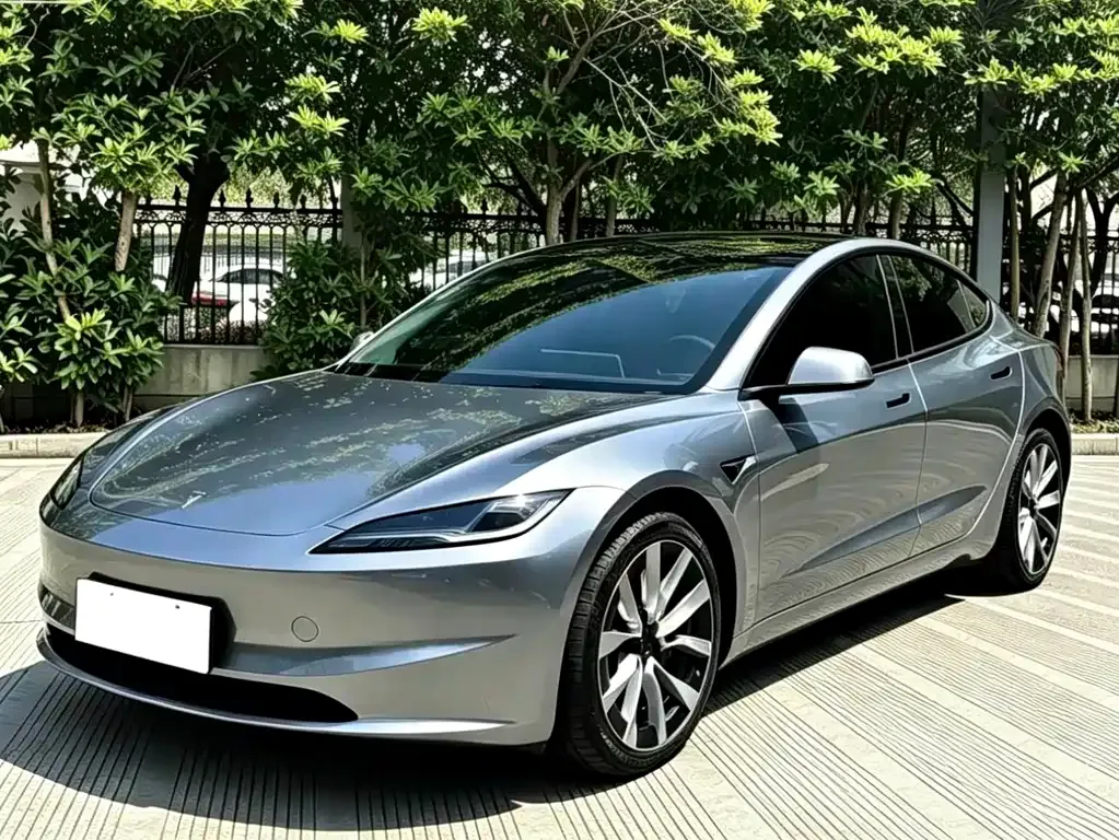 Tesla Model 3 — фото 1