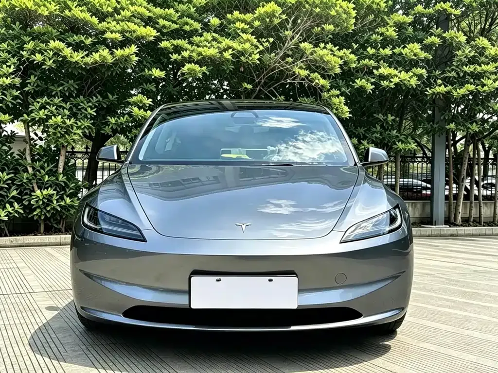 Tesla Model 3 — фото 9