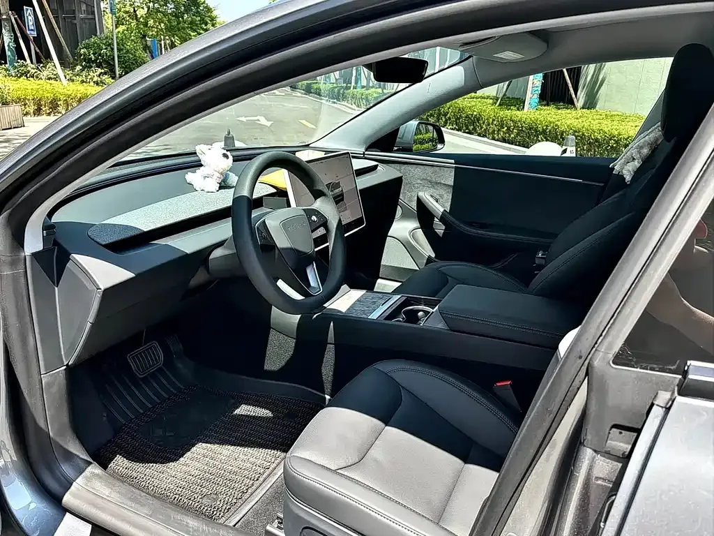 Tesla Model 3 — фото 10