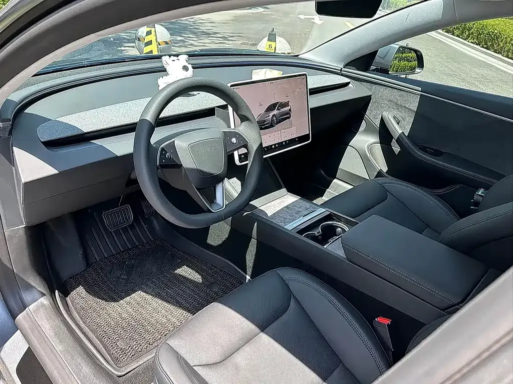 Tesla Model 3 — фото 5