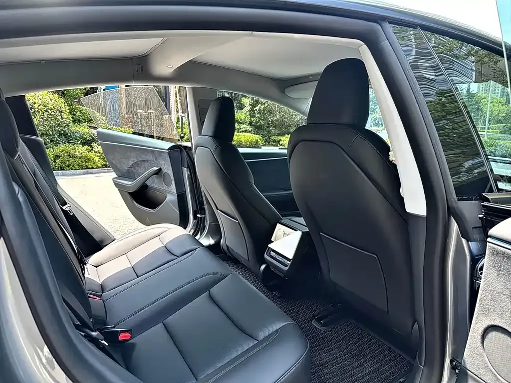 Tesla Model 3 — фото 3