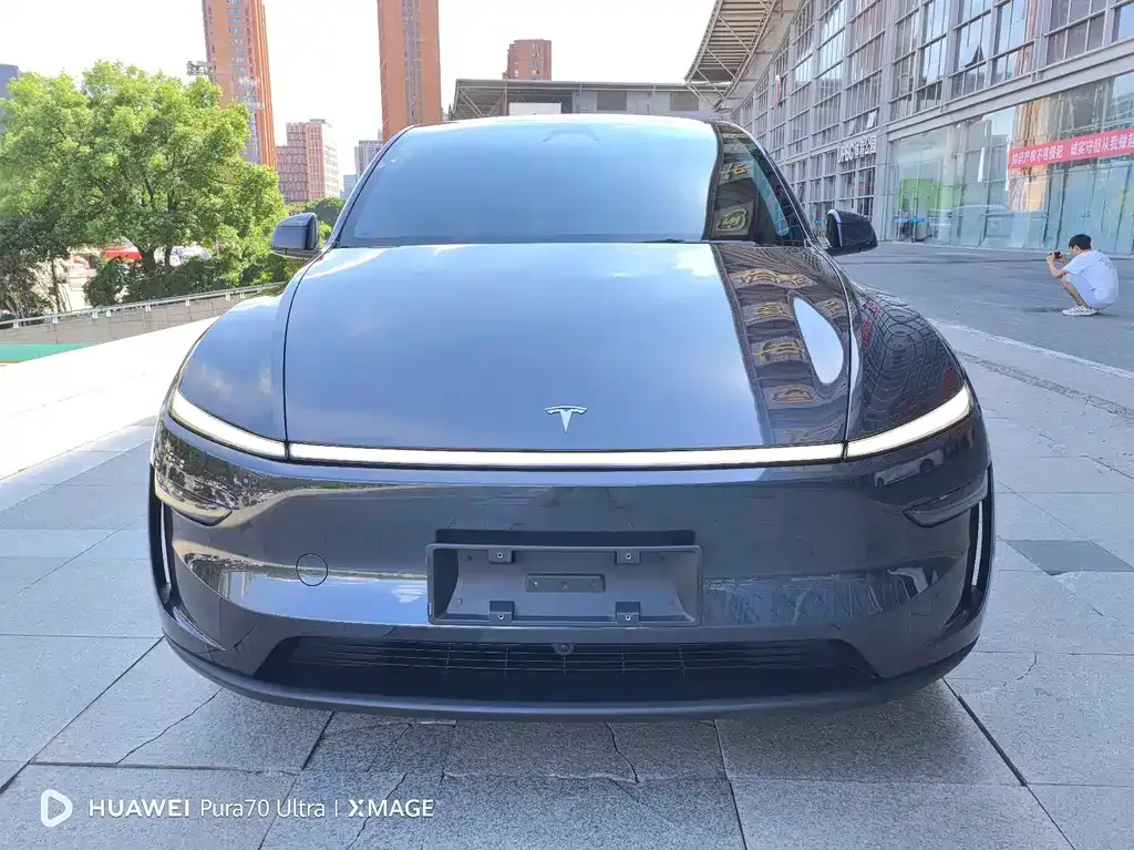 Tesla Model Y — фото 10