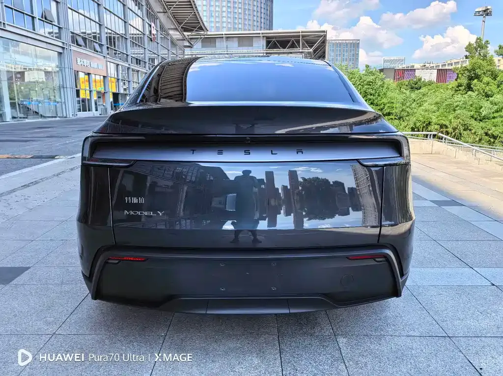 Tesla Model Y — фото 2