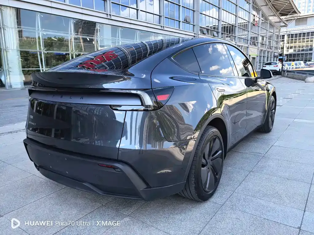 Tesla Model Y — фото 8
