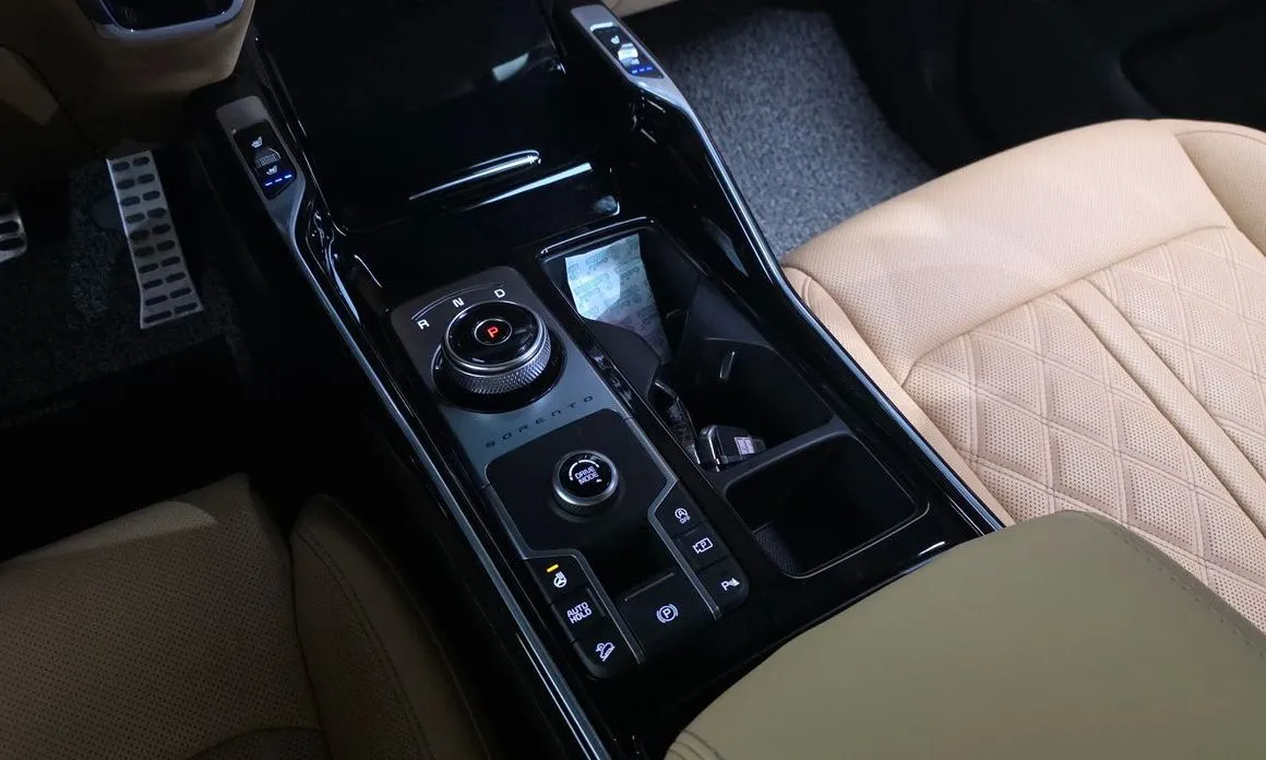 Kia Sorento — фото 8