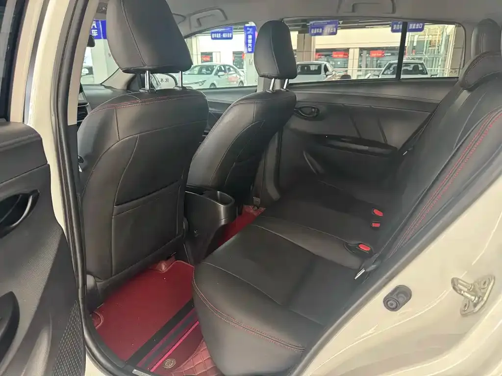Toyota Yaris L — фото 4