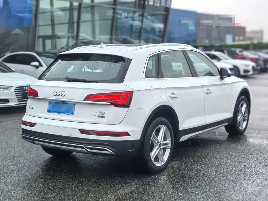 Audi Q5L — фото 2