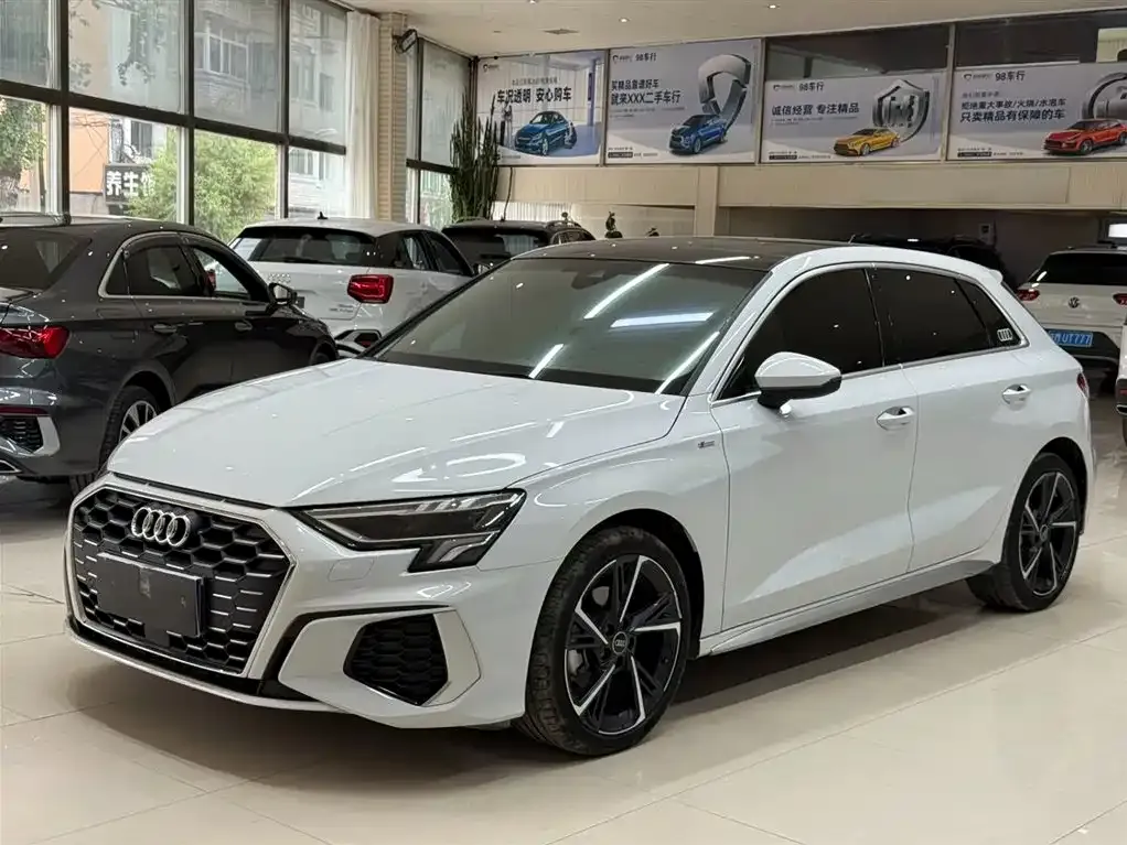 Audi A3 — фото 1