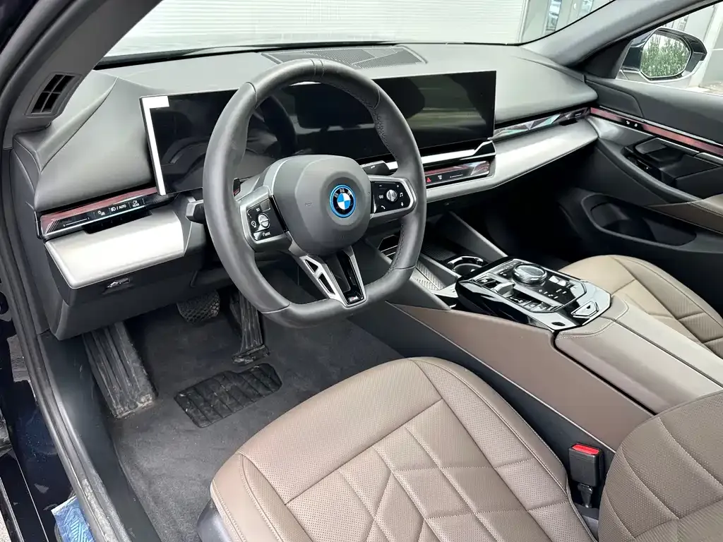 BMW i5 — фото 9