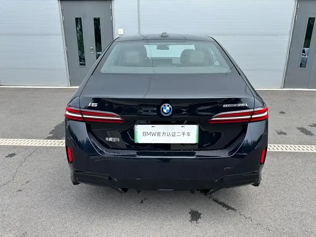 BMW i5 — фото 2