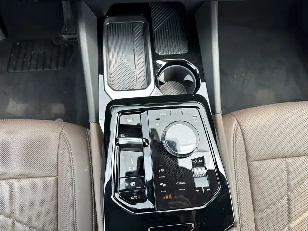 BMW i5 — фото 10