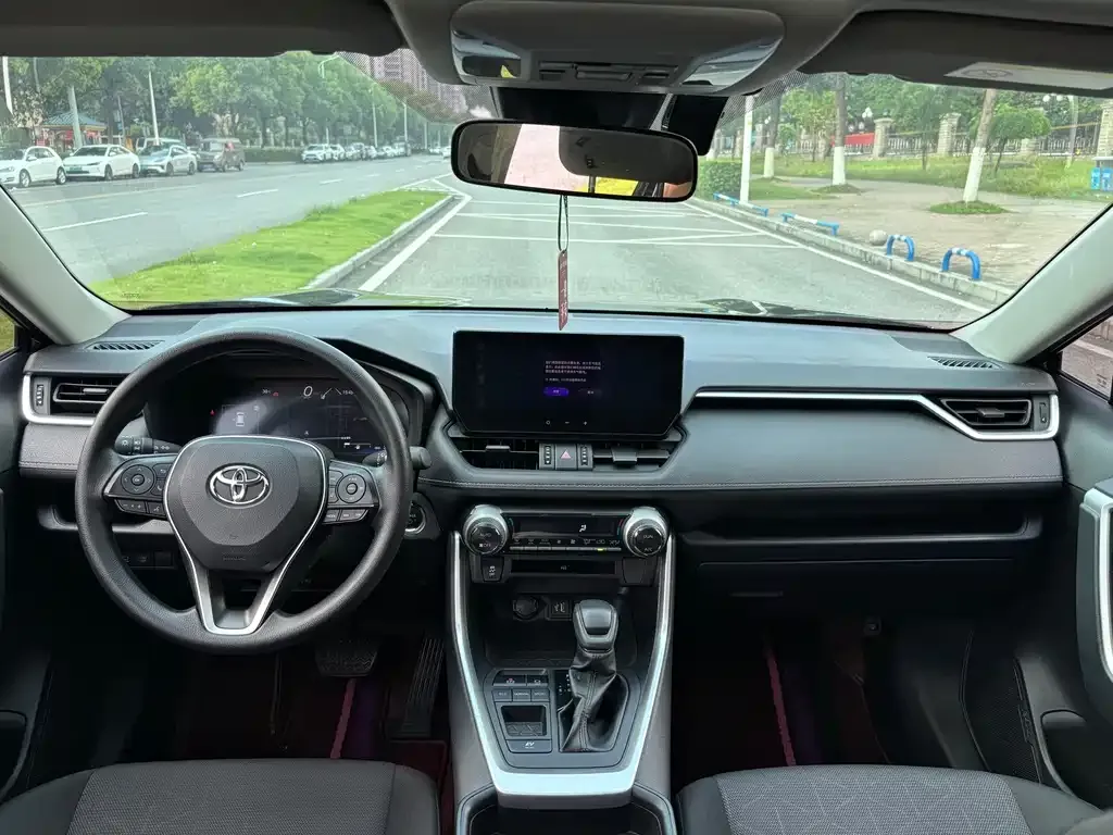 Toyota RAV4 — фото 4
