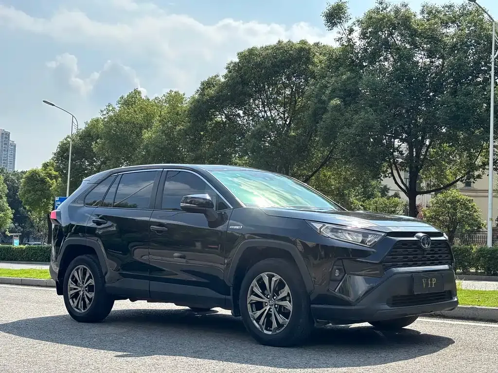 Toyota RAV4 — фото 3