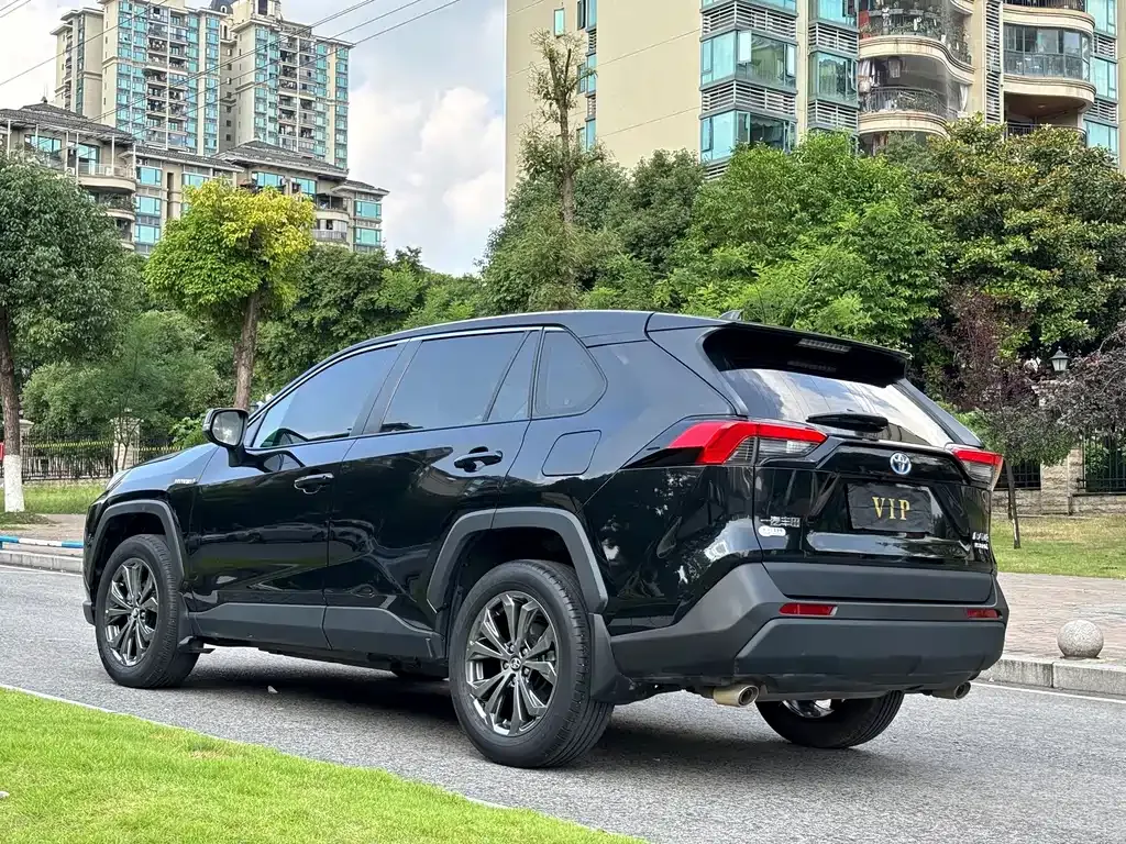 Toyota RAV4 — фото 9