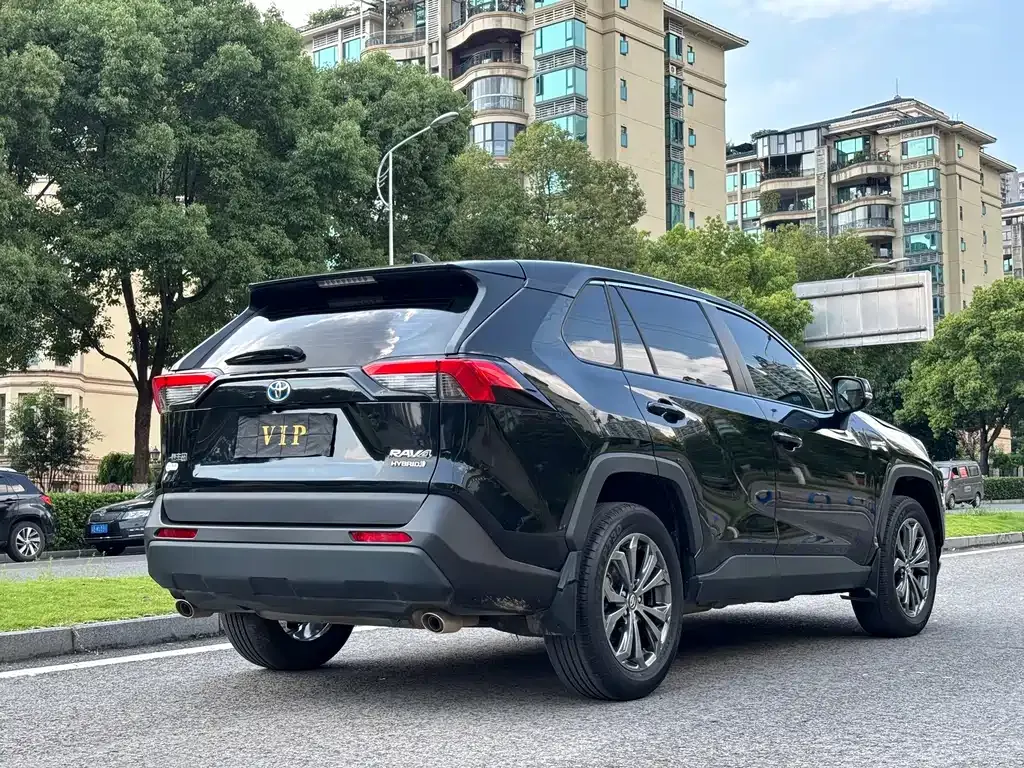 Toyota RAV4 — фото 8