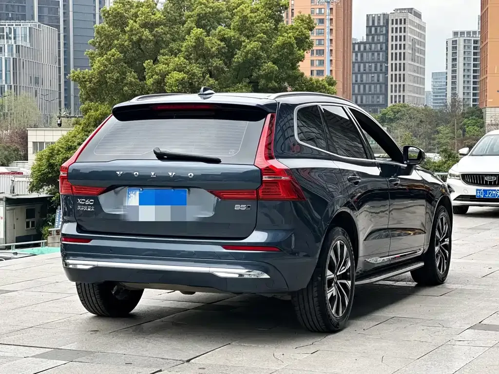 Volvo XC60 — фото 10