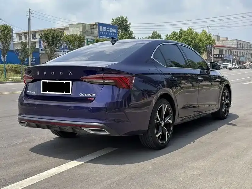 Skoda Octavia — фото 7