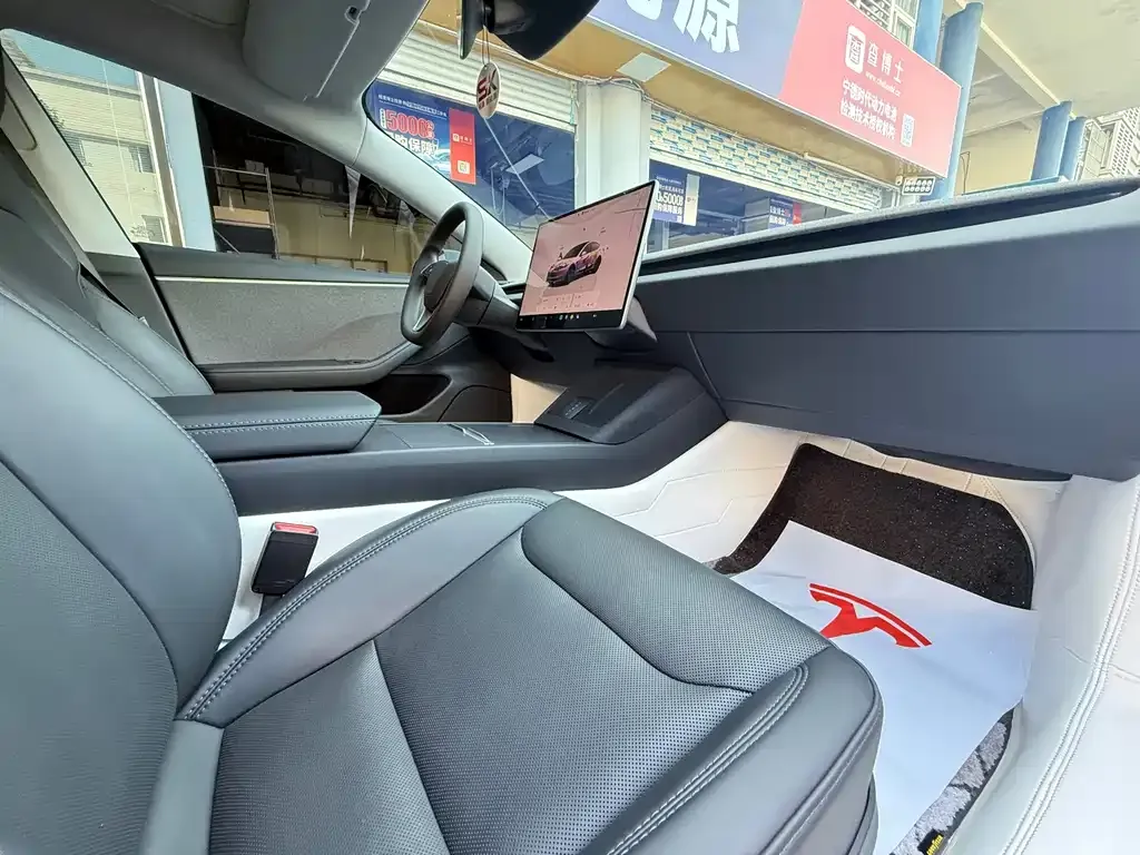 Tesla Model 3 — фото 4