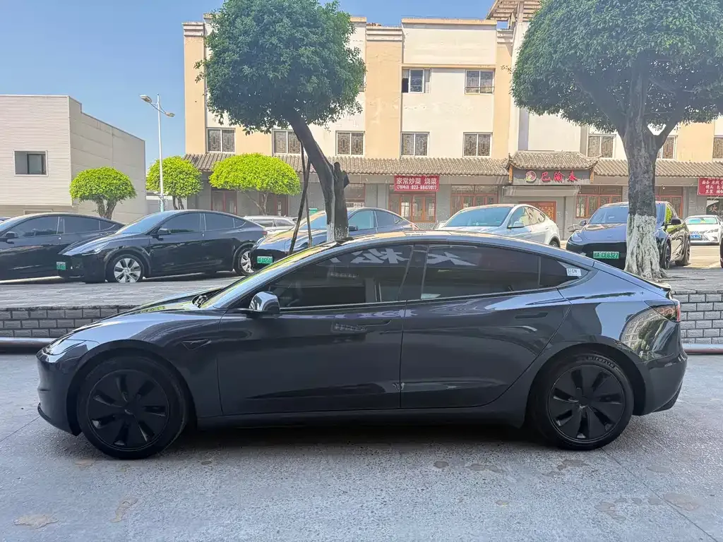 Tesla Model 3 — фото 8