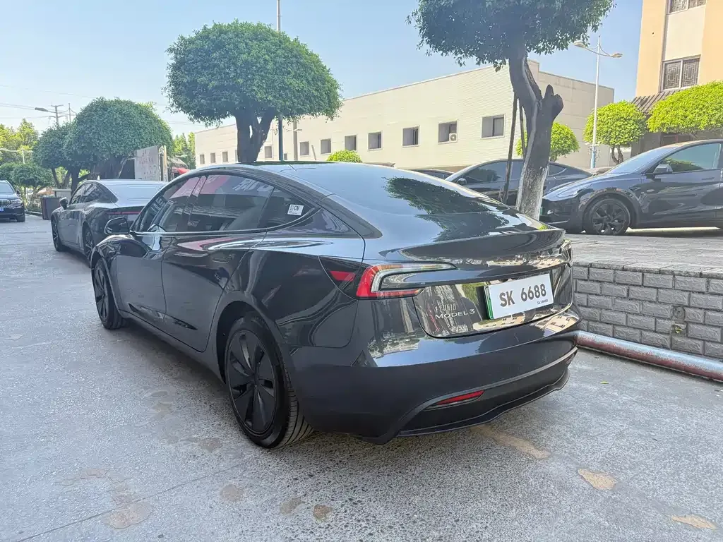 Tesla Model 3 — фото 9